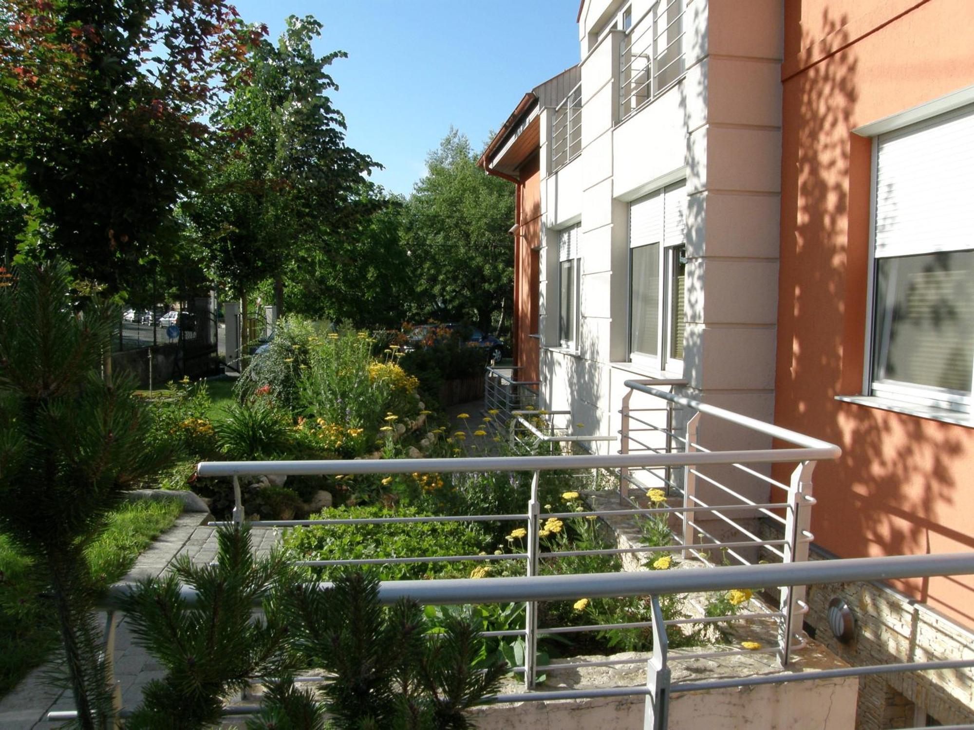 Promedicum Panzio Otel Veszprém Dış mekan fotoğraf